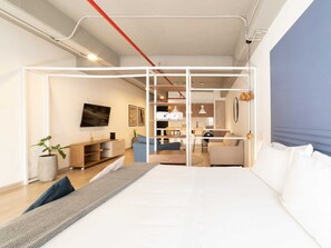 1 chambre, bureau, fer et planche à repasser, Wi-Fi