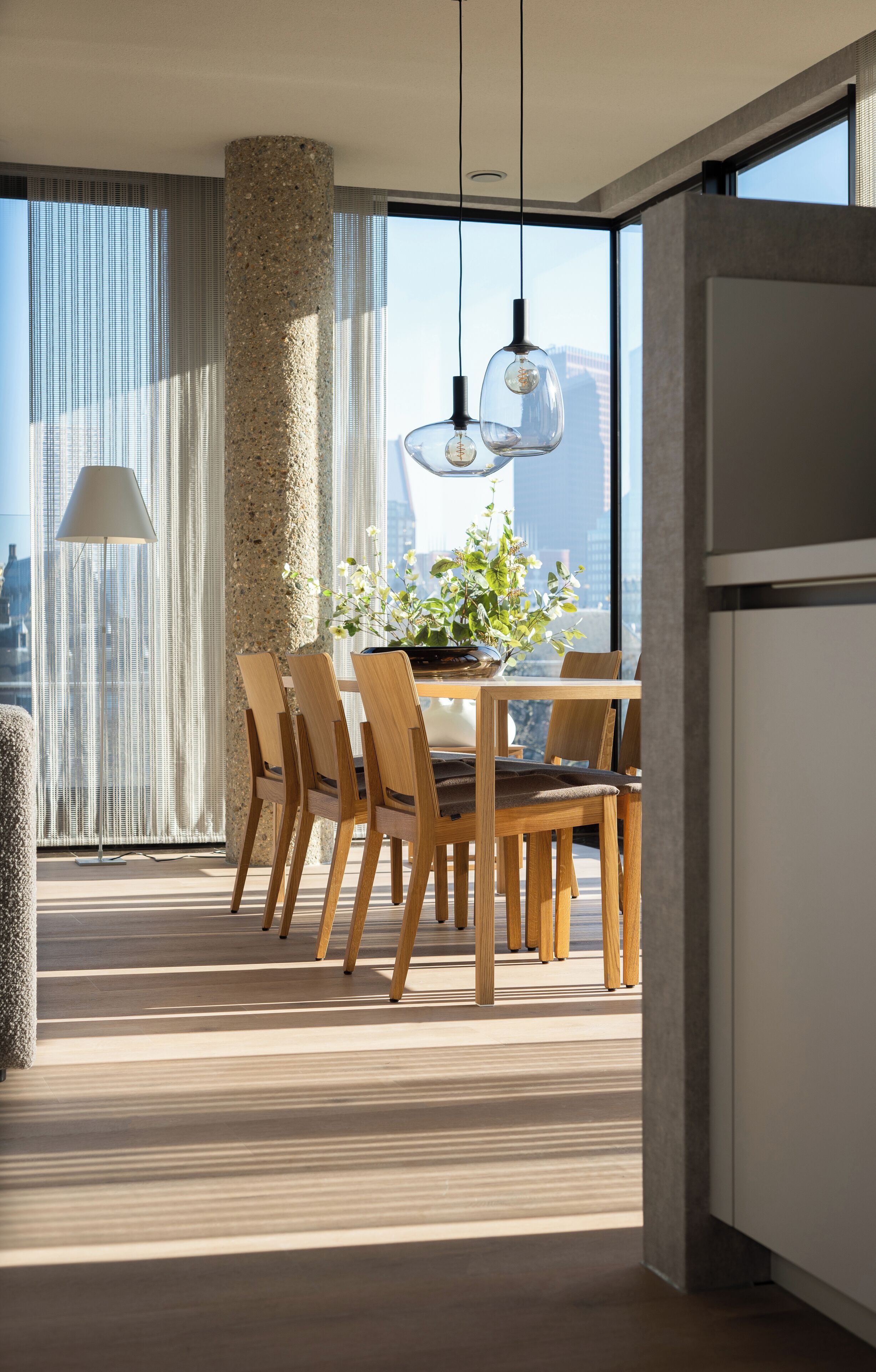 Luxe appartement, 2 slaapkamers, terras, uitzicht op stad | Woonruimte | Een 55-inch smart-tv met digitale zenders, Netflix en vloerverwarming