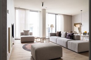 Luxury Apartment, 1 Queen Bed, Kitchen | Living area - 348 Suites Buitenhof Short Stay (The Hague)