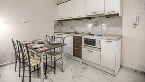 Microwave - Del Sol Meteora Luxurious Family Suites4 (Kalabaka)