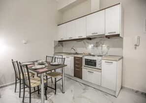 Microwave - Del Sol Meteora Luxurious Family Suites4 (Kalabaka)