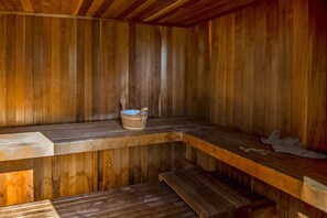 Sauna - Huge Waterbury Home near Stowe Mountain / views & sauna (Waterbury Center)