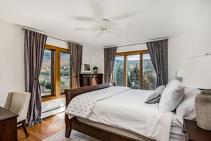 4 bedrooms, desk, iron/ironing board, free WiFi