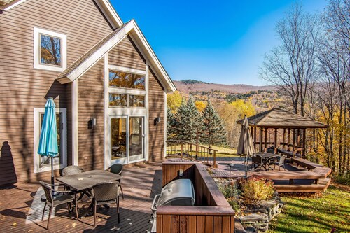Huge Waterbury Home near Stowe Mountain / views & sauna