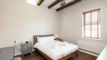 2 bedrooms, iron/ironing board, travel cot, free WiFi