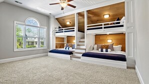 8 bedrooms, desk, iron/ironing board, travel cot