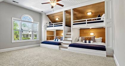 Spacious, luxurious Port Royale Lakefront, water access and a massive Dock, wide lake view sleeps 22