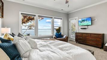 8 habitaciones, escritorio y tabla de planchar con plancha