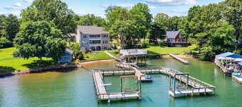 Luxury 6,400 sq ft lakefront estate on Lake Norman - 8 bedrooms, sleeps 22. Movie theater, 2 chef’s kitchens, game room, grand dock with diving board, & fire pit. Pet-friendly. The ultimate group getaway.