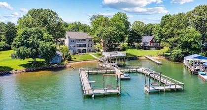 Spacious, luxurious Port Royale Lakefront, water access and a massive Dock, wide lake view sleeps 22