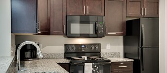 Upscale King Bed apartment outside Ft. Gordon