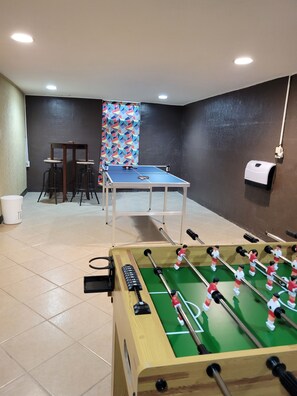 Game room - Bold Brick in the City (Columbus)