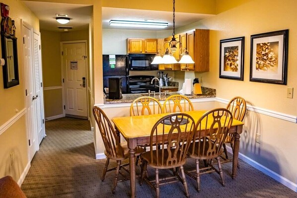 Dining - Laurel Crest™ - Pigeon Forge - 1 Bedroom Deluxe (Pigeon Forge)