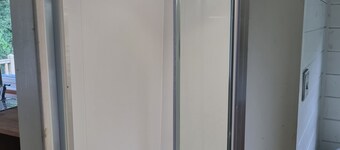 豪华露营小屋 - 可住2人，带热水浴缸和停车位