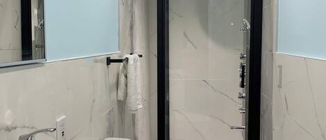 Chambre Confort double | Salle de bain