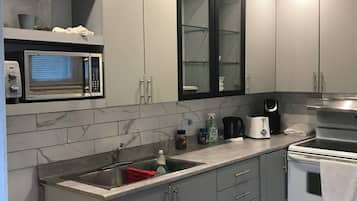 Microondas, horno, placa de cocina, tostadora