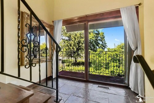 Part of Mini-Mansion, private, Lake Erie views