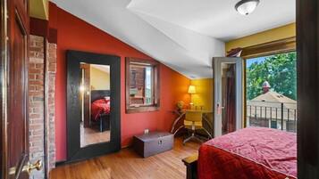 2 bedrooms, desk, iron/ironing board, WiFi