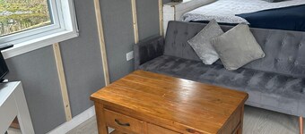 Large Glamping Hut - Riverview 13