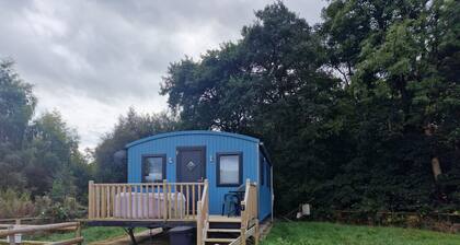 Large Shepherds Hut - Riverview