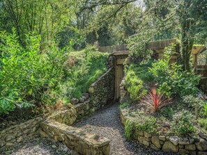 Property grounds - 1 bedroom accommodation in Capel Isaac (Capel Isaac)