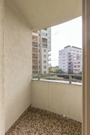 Studio, Balcony | Balcony - Pejzażowa Apartment Metro Wilanowska (Warsaw)