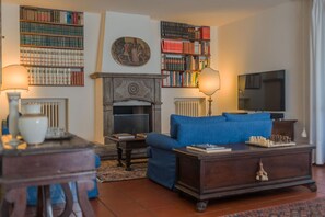 TV, DVD player, table tennis, stereo