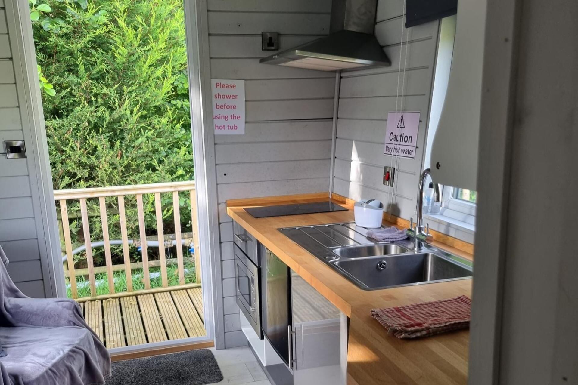 Fridge, microwave, stovetop, electric kettle