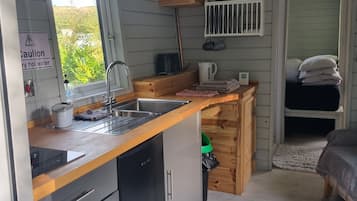 小木屋 | 私人廚房 | 雪櫃、微波爐、爐具、電熱水壺