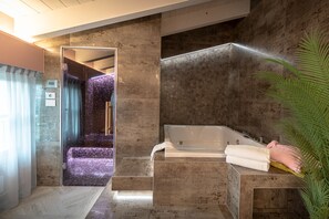 Dusche, Haartrockner, Bidet, Seife