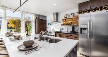 Ultra modern townhome with ocean views, fireplace, & W/D - dog-friendly