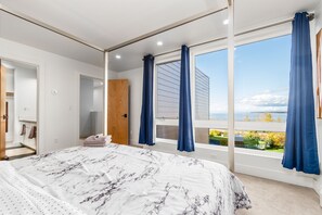 2 bedrooms, iron/ironing board, internet, bed sheets