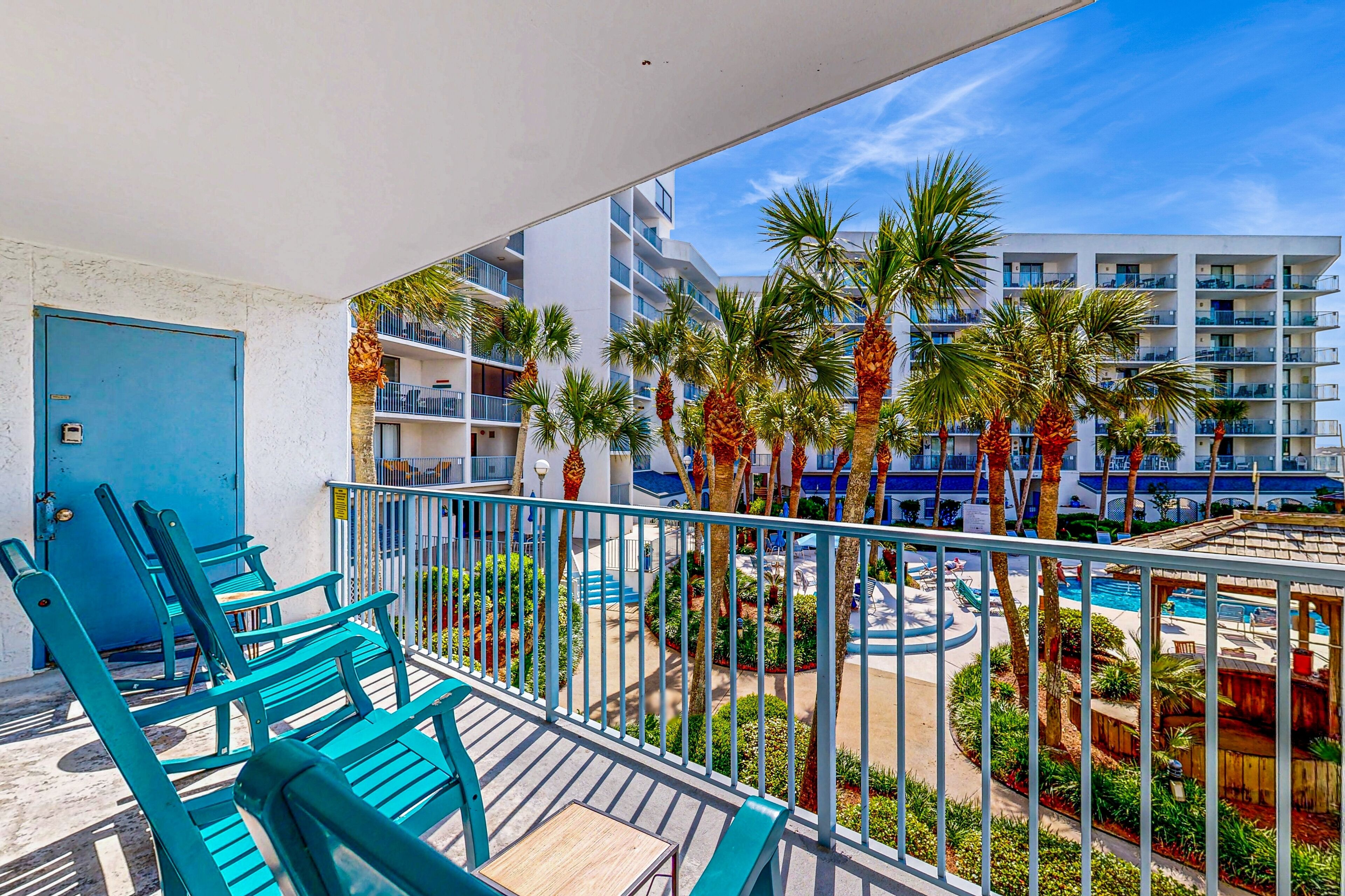 Waterfront condo with pool, hot tub, tennis courts, central AC, & washer/dryer