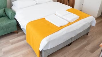 Ropa de cama hipoalergénica, escritorio y cortinas blackout