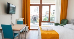 Ropa de cama hipoalergénica, escritorio y cortinas blackout 