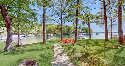 Jewelbox Cottage - Dog-friendly Lakefront home with private dock, canoe & SUPs
