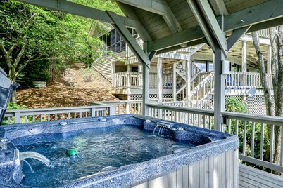 Our Point of View - Lakefront home with hot tub, pool table, dock - dog-friendly