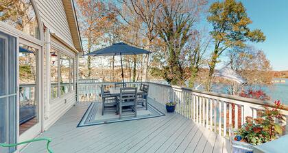 The Lake House on Sunset Point - Lakefront home with private dock & pool table