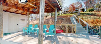 The Lake House on Sunset Point - Lakefront home with private dock & pool table