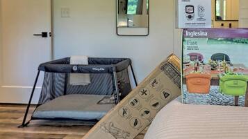 3 bedrooms, desk, iron/ironing board, free WiFi