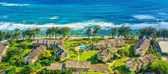 Top-floor corner unit at oceanfront resort - steps to beachside pool & hot tub