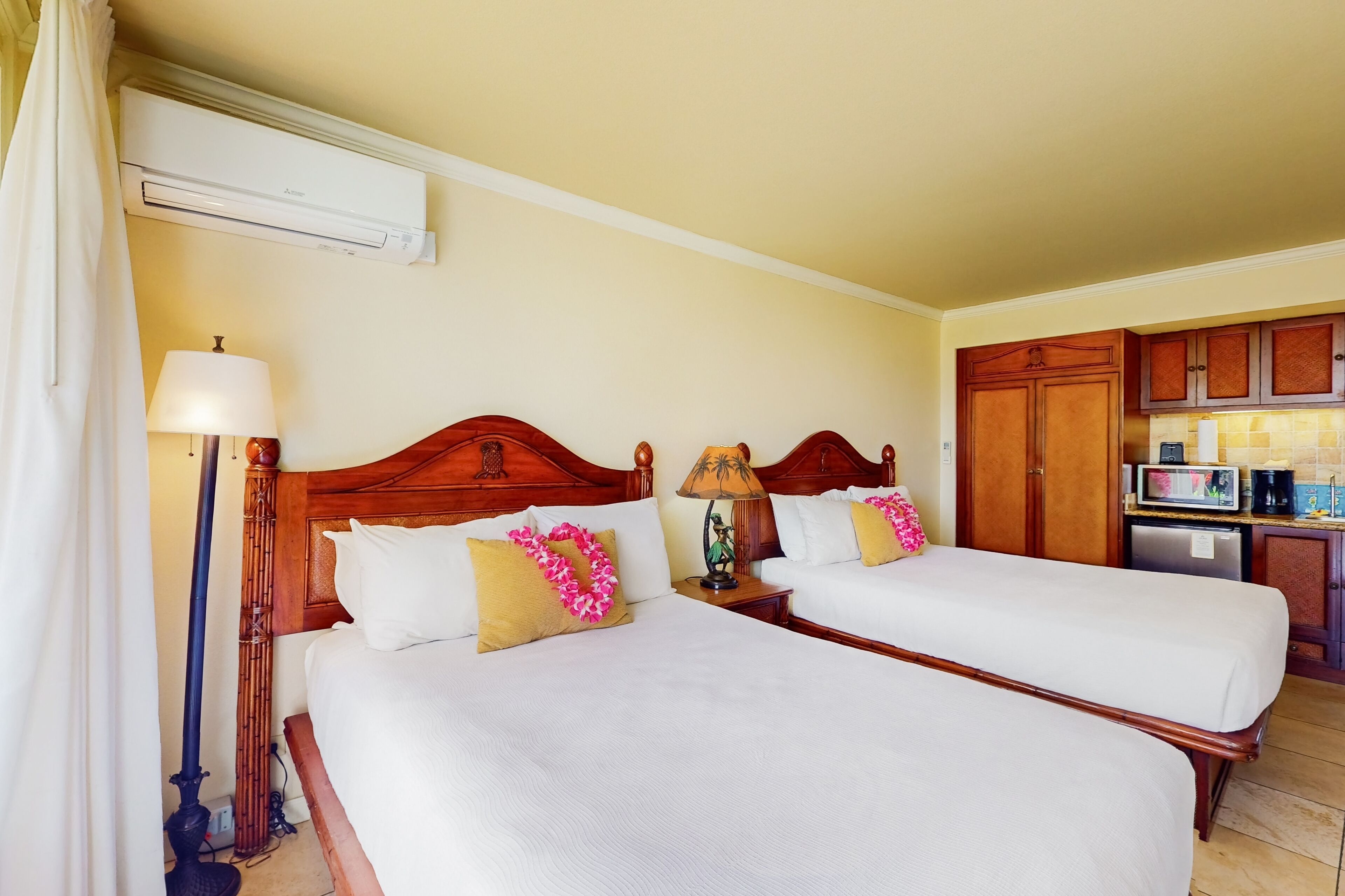 Iron/ironing board, free internet, bed sheets, wheelchair access