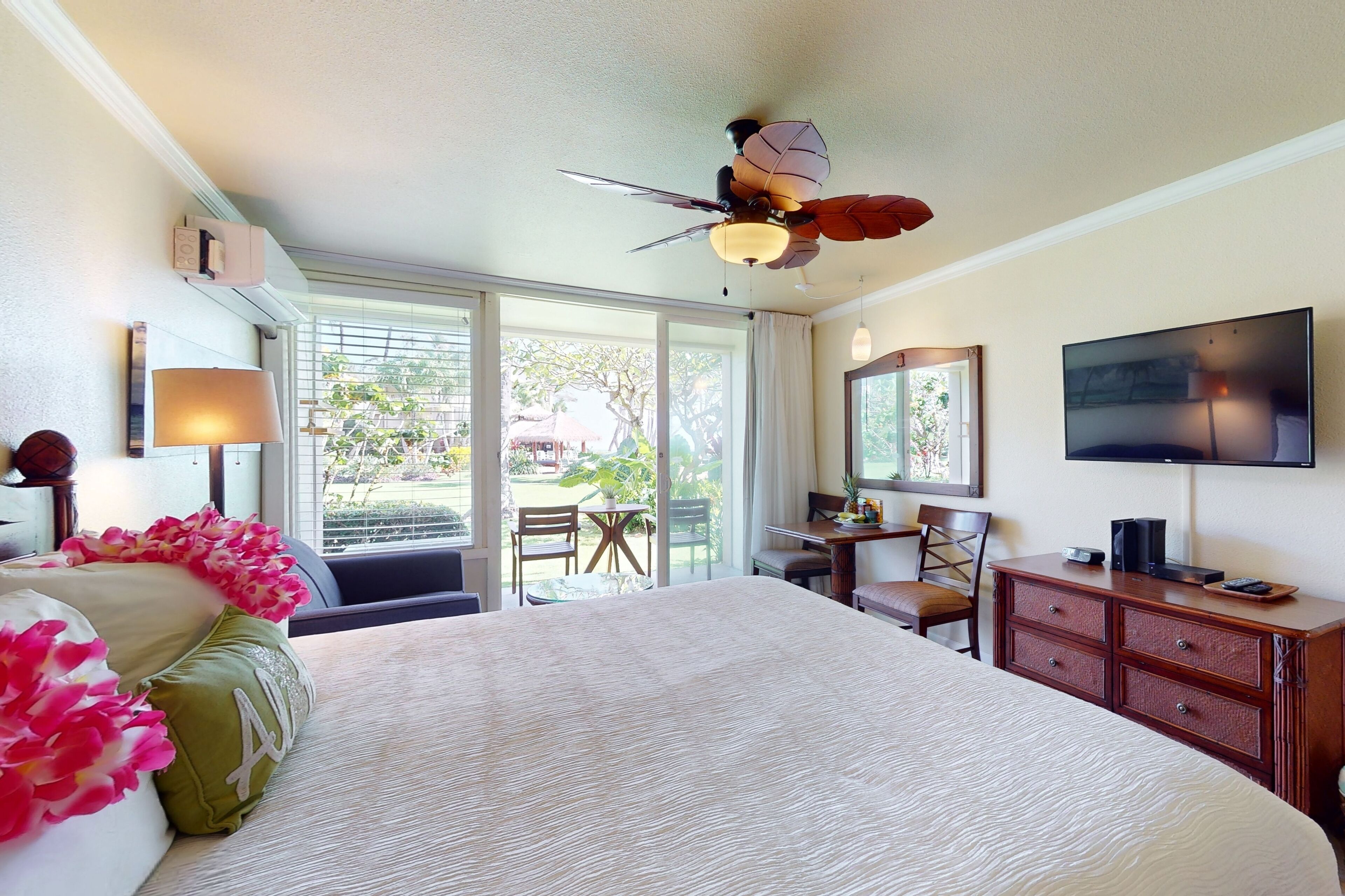 Iron/ironing board, free internet, bed sheets, wheelchair access