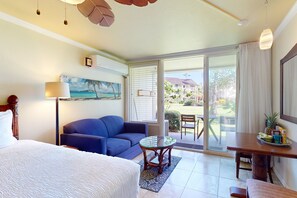 Iron/ironing board, free internet, bed sheets, wheelchair access - Ground-floor resort condo - ocean-view lanai - steps to beachside pool & hot tub (Kapaa)