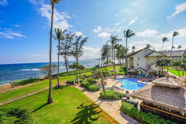 Pool - Ground-floor resort condo - ocean-view lanai - steps to beachside pool & hot tub (Kapaa)