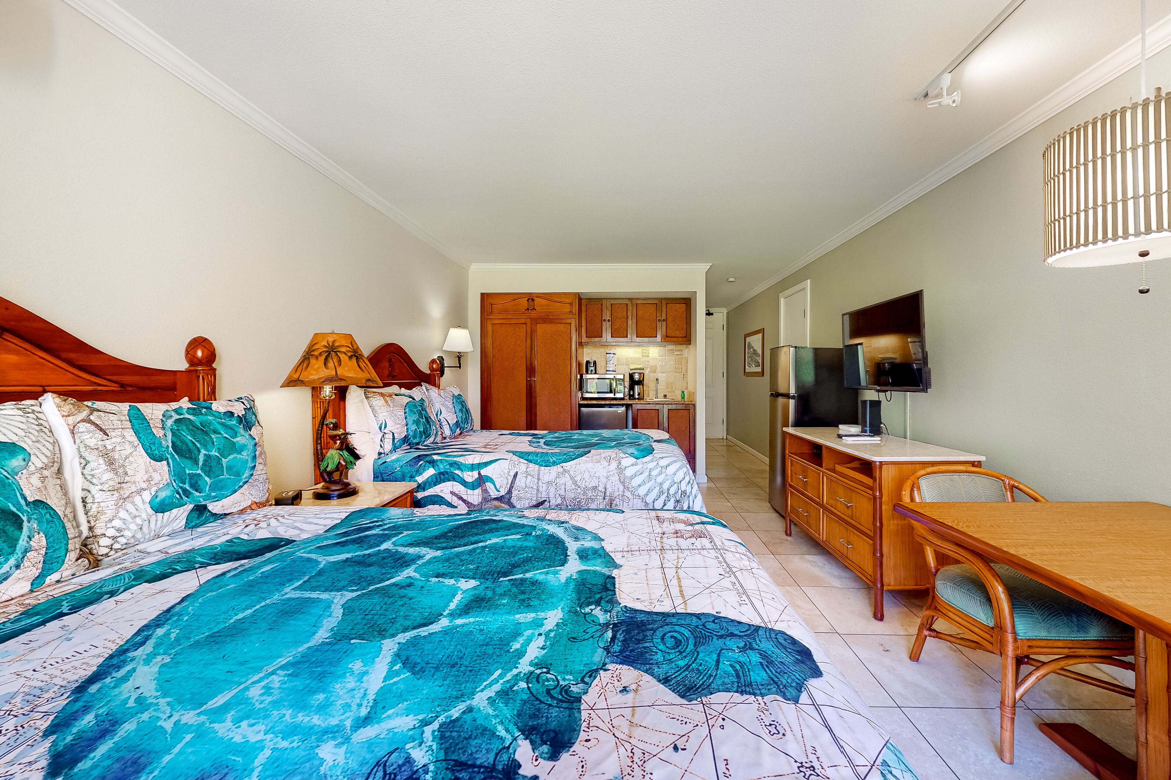 Iron/ironing board, WiFi, bed sheets