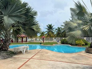 Piscina all'aperto, una piscina riscaldata