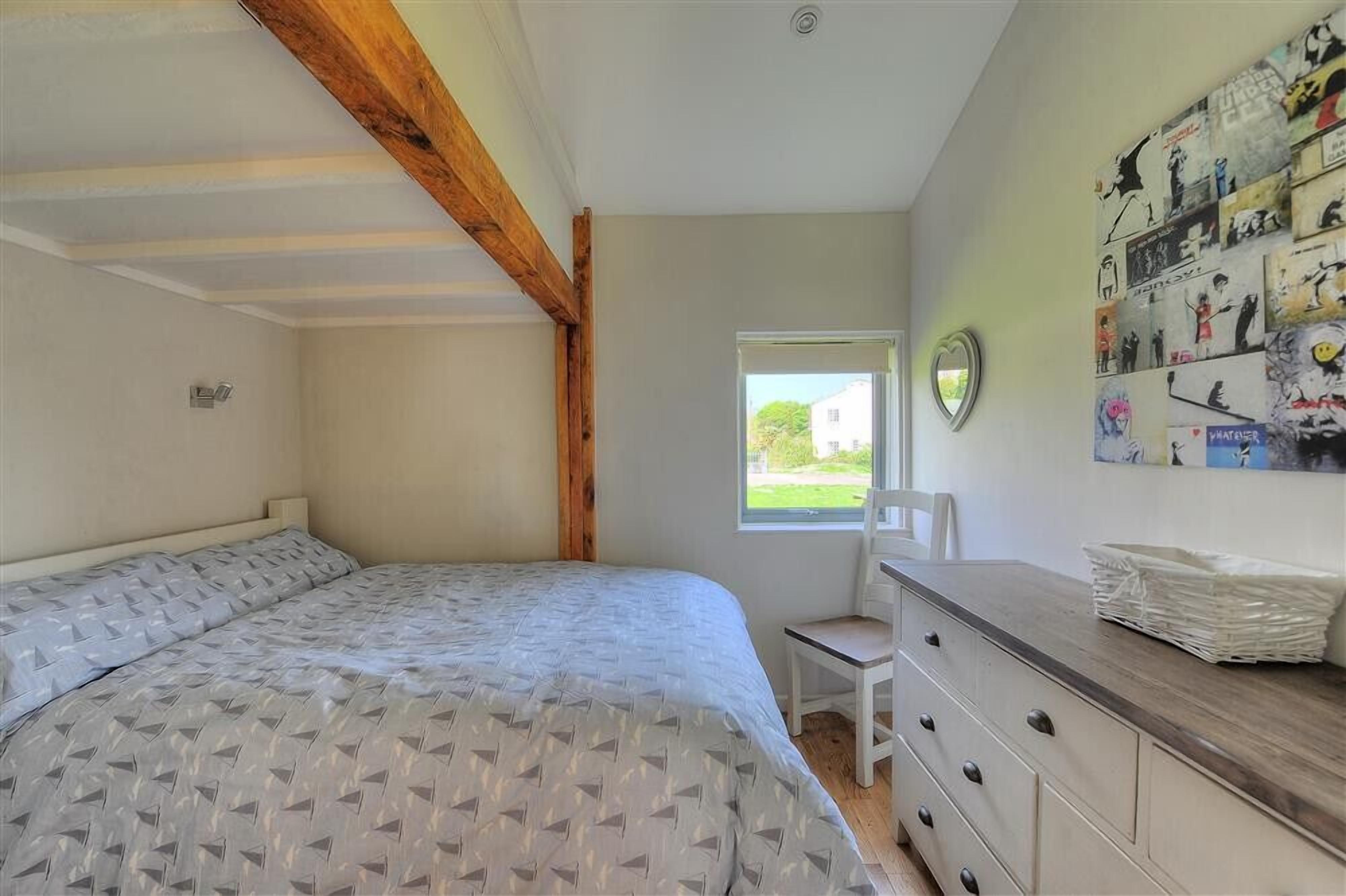 2 phòng ngủ, trang trí khác biệt 