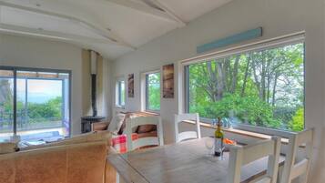 Fridge, dishwasher, cookware/dishes/utensils