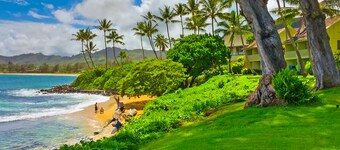 Top-floor beach studio - partial ocean views - steps to beachside pool & hot tub